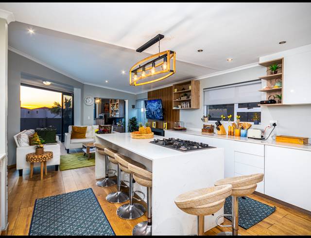 5 BEDROOM HOUSE SOLD IN WEST BEACH